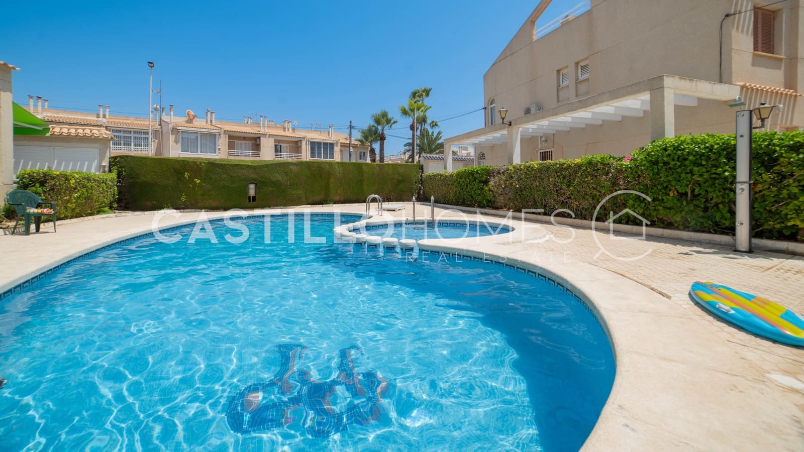 3 soverom Hus til salgs i Torrevieja med svømmebasseng - € 319 000 (Ref: 9973655)
