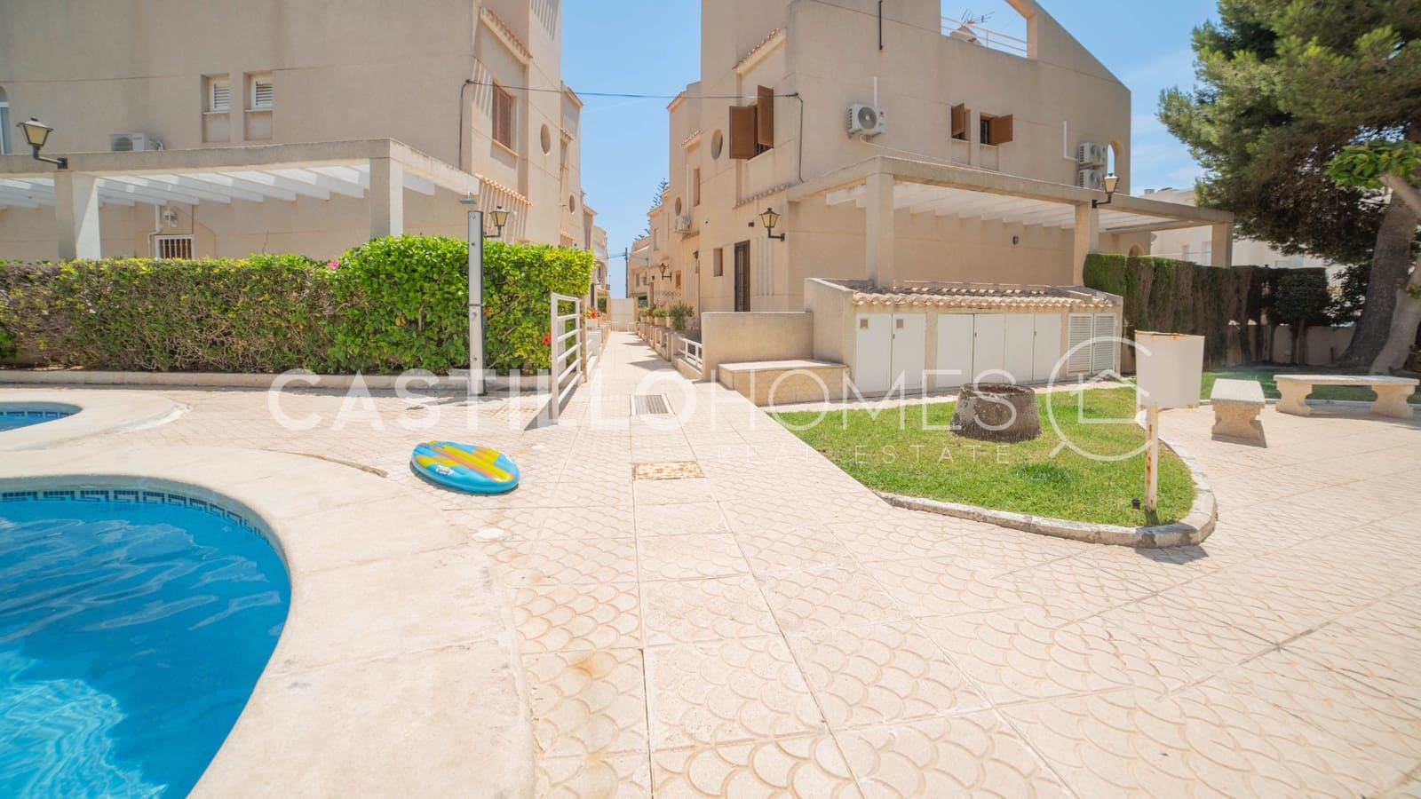 3 soverom Hus til salgs i Torrevieja med svømmebasseng - € 319 000 (Ref: 9973655)