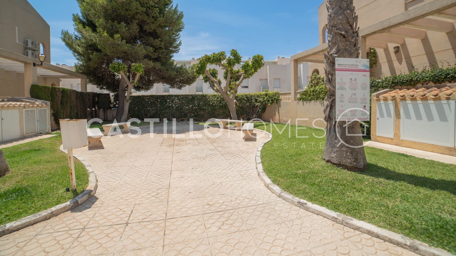 3 soverom Hus til salgs i Torrevieja med svømmebasseng - € 319 000 (Ref: 9973655)