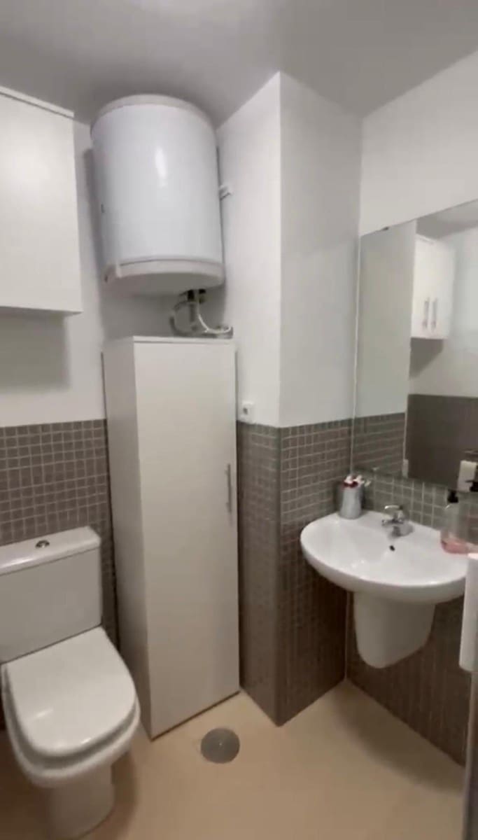 2 bedroom Apartment for sale in Torrevieja with pool - € 129,900 (Ref: 9973656)