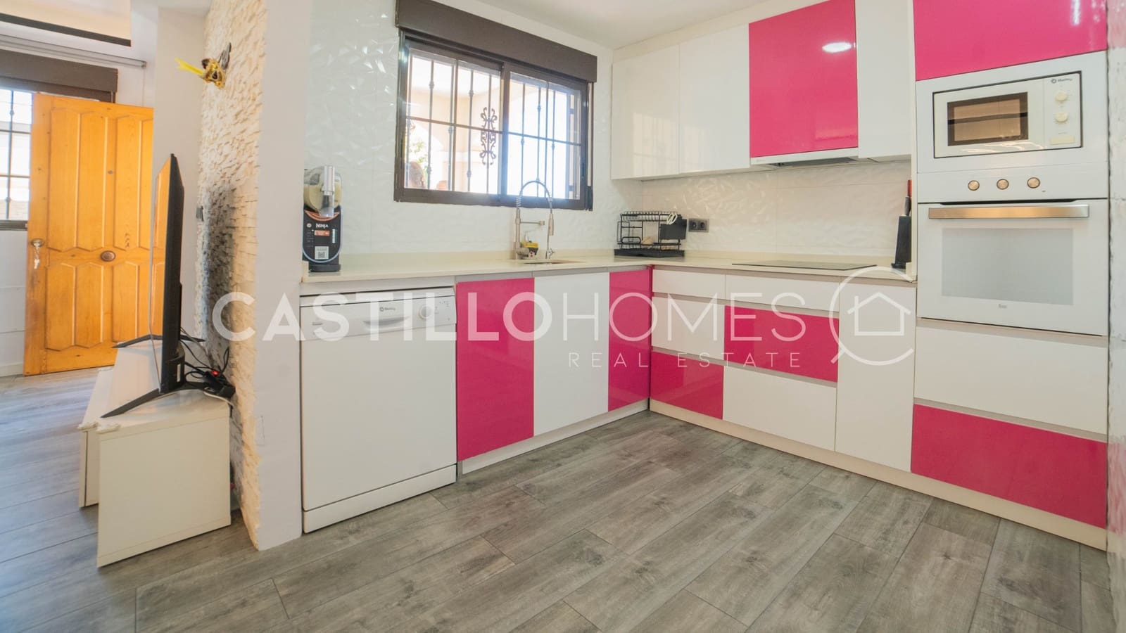 3 soverom Hus til salgs i Torrevieja med svømmebasseng - € 299 000 (Ref: 9973658)