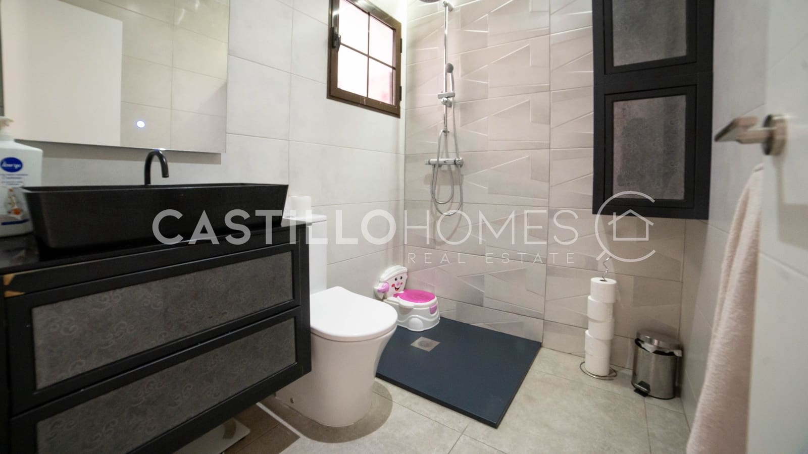 3 soverom Hus til salgs i Torrevieja med svømmebasseng - € 299 000 (Ref: 9973658)