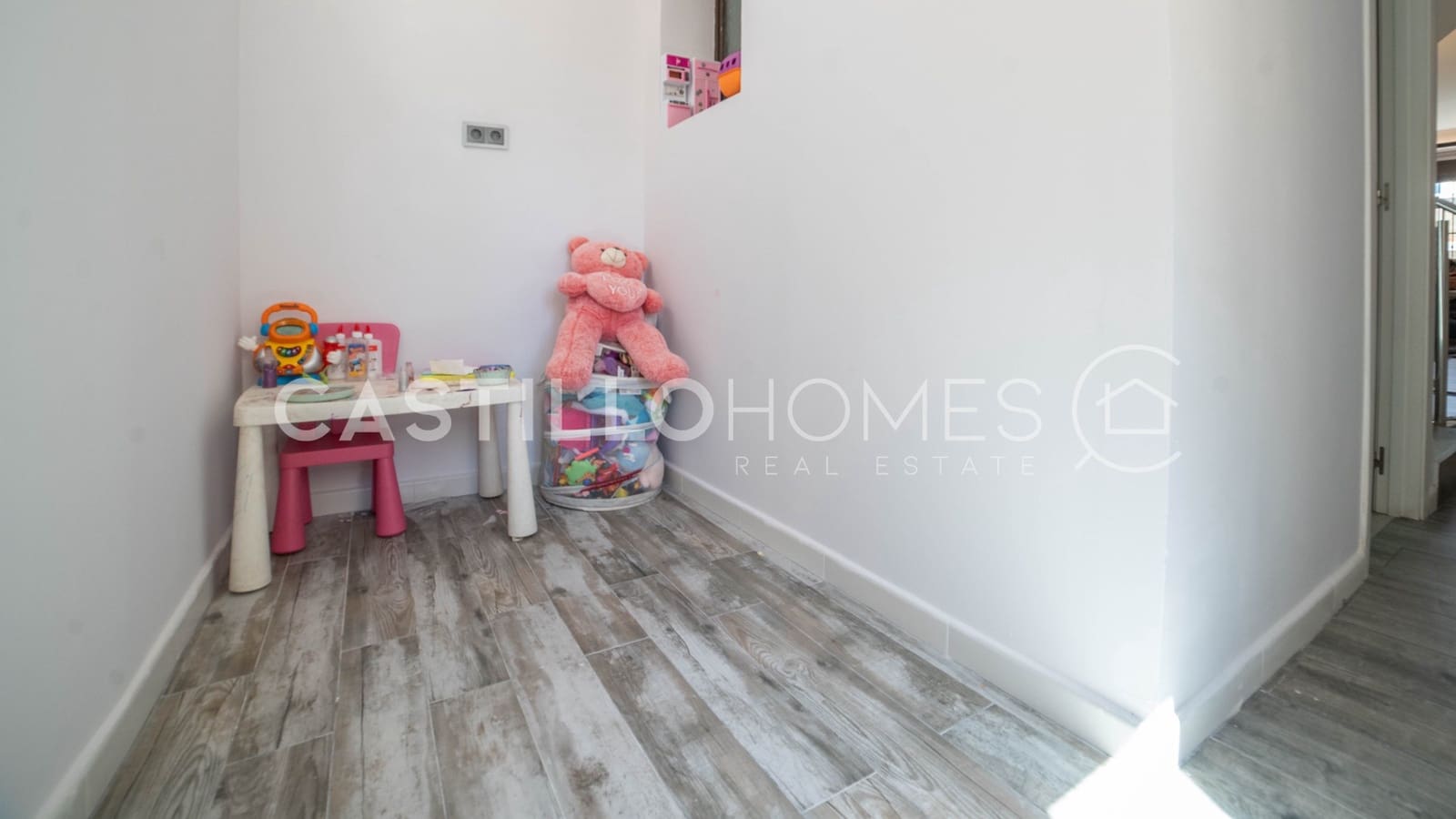 3 soverom Hus til salgs i Torrevieja med svømmebasseng - € 299 000 (Ref: 9973658)