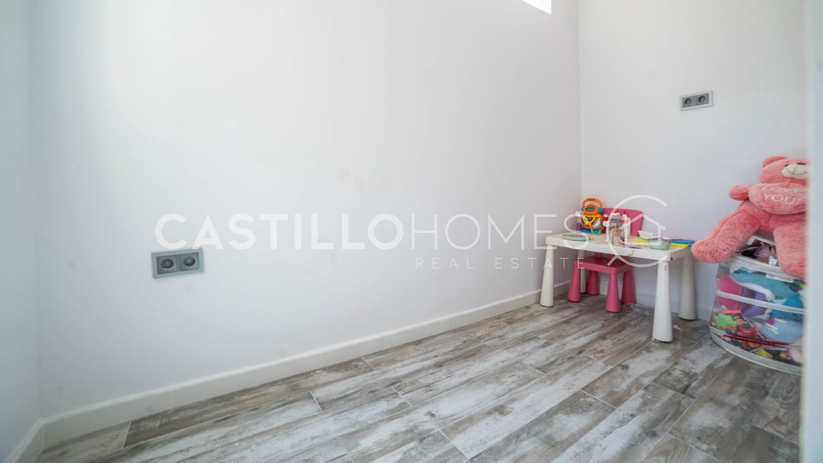 3 soverom Hus til salgs i Torrevieja med svømmebasseng - € 299 000 (Ref: 9973658)