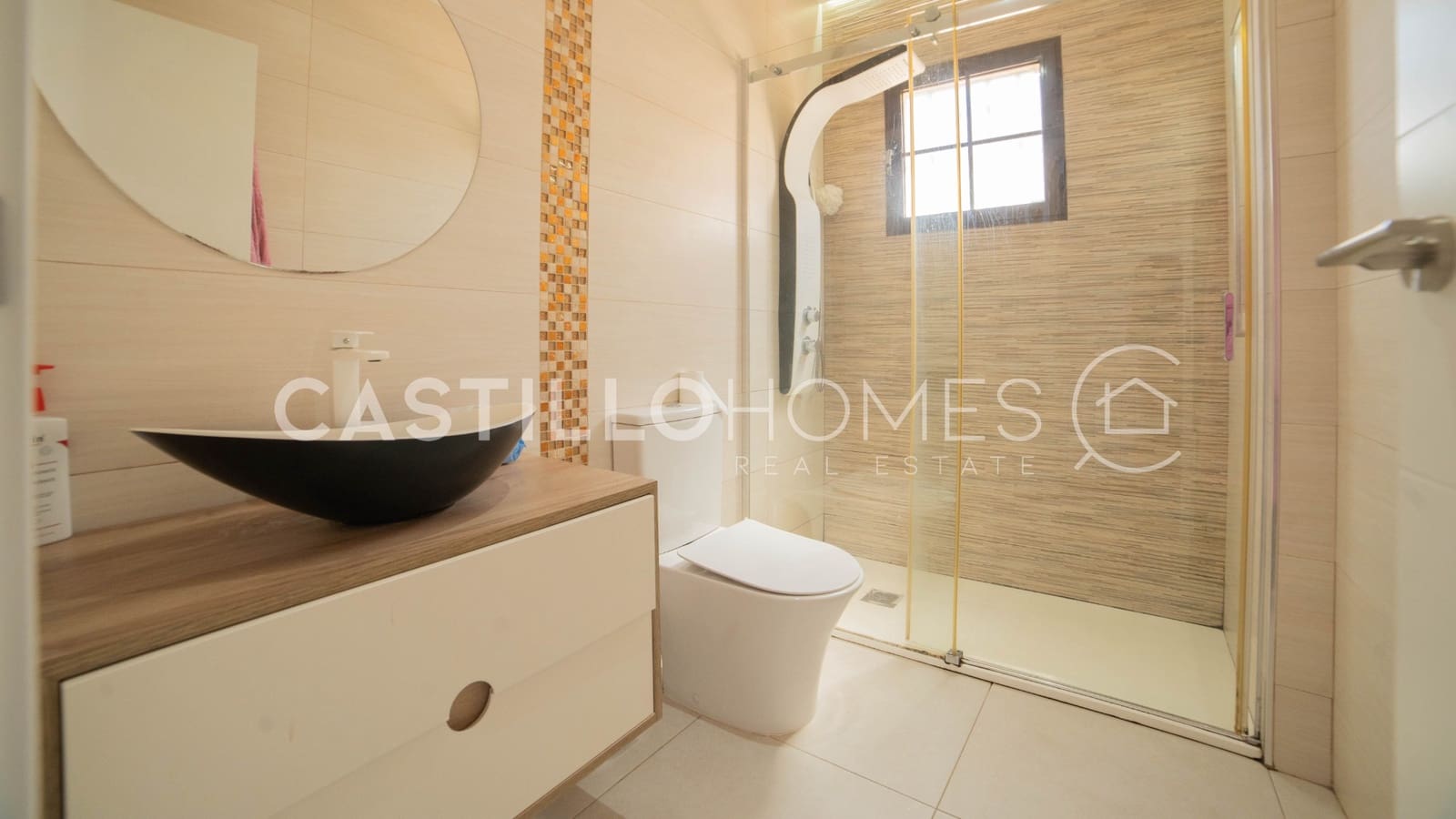 3 soverom Hus til salgs i Torrevieja med svømmebasseng - € 299 000 (Ref: 9973658)