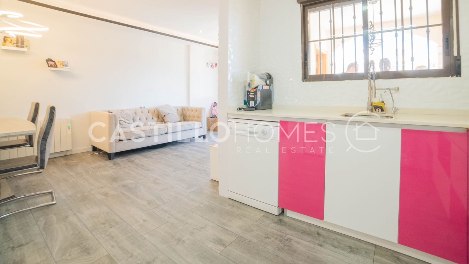 3 soverom Hus til salgs i Torrevieja med svømmebasseng - € 299 000 (Ref: 9973658)