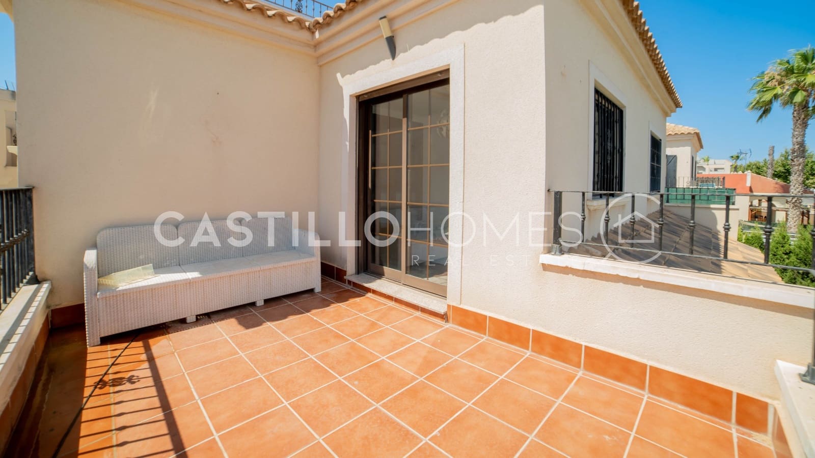 3 soverom Hus til salgs i Torrevieja med svømmebasseng - € 299 000 (Ref: 9973658)