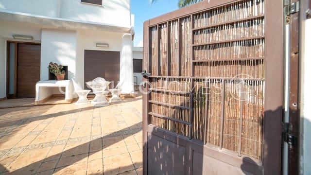 4 sypialnia Dom na sprzedaż w Torrevieja z garażem - 495 000 € (Ref: 9973661)