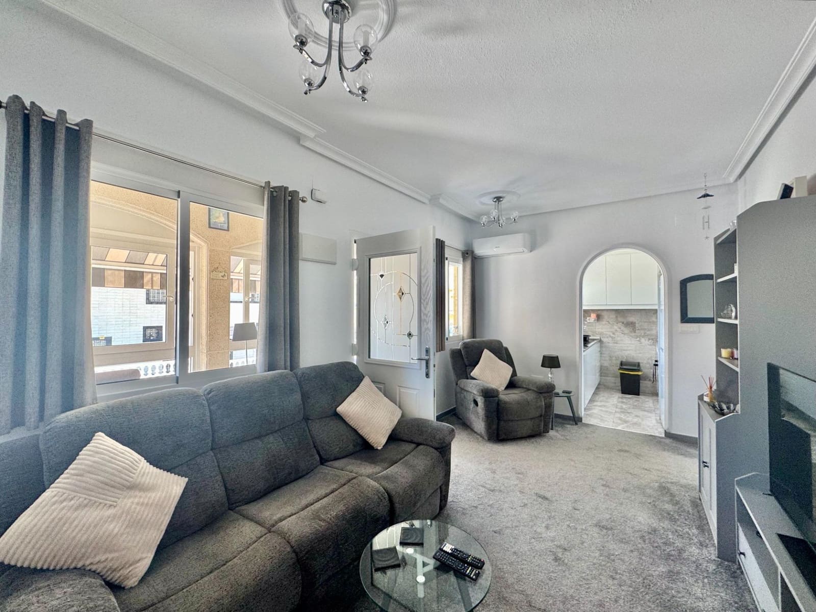 Chalet de 2 habitaciones en Orihuela Costa en venta con piscina garaje - 245.000 € (Ref: 9975833)