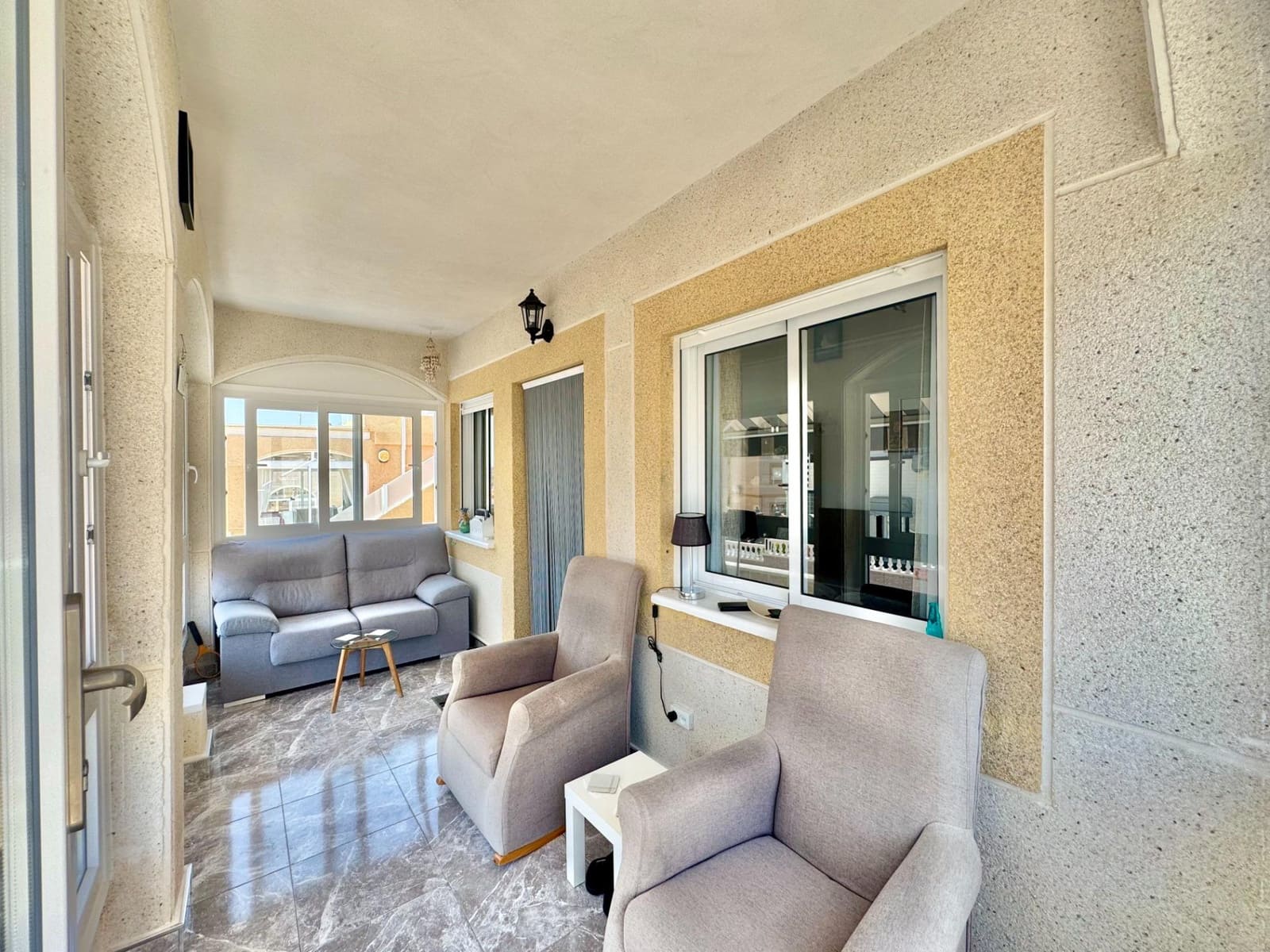 Chalet de 2 habitaciones en Orihuela Costa en venta con piscina garaje - 245.000 € (Ref: 9975833)