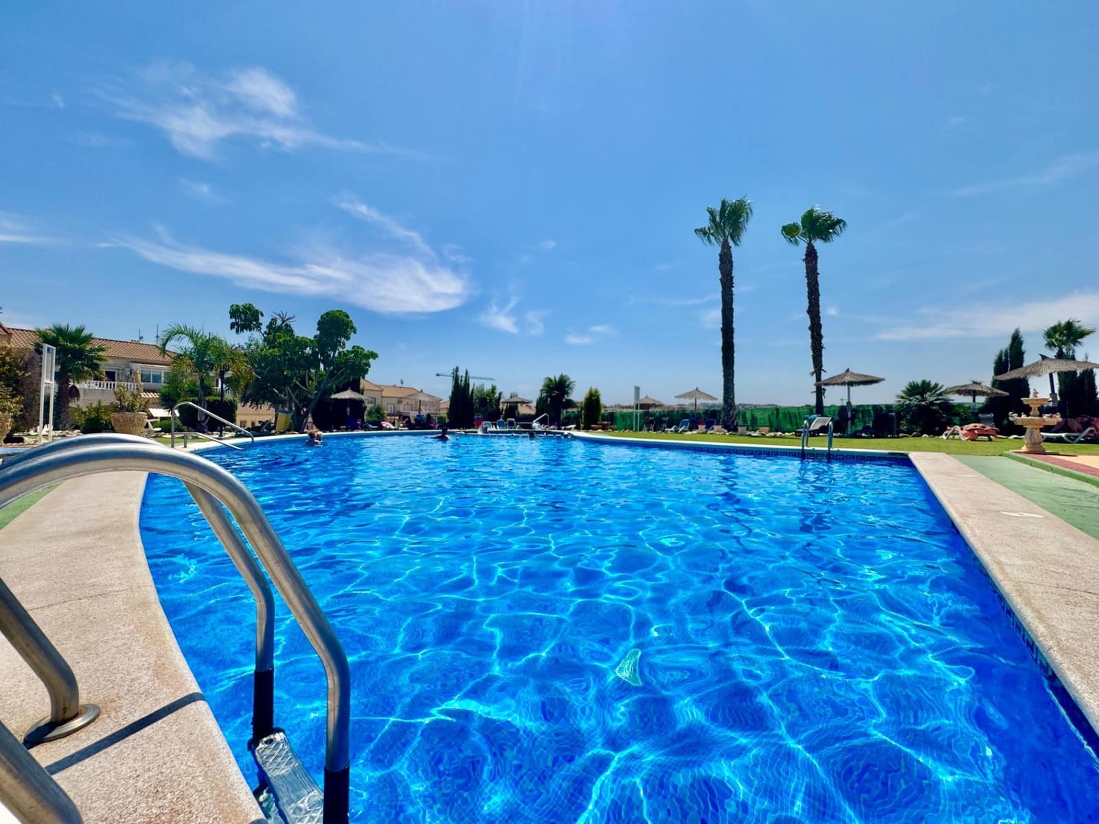 Chalet de 2 habitaciones en Orihuela Costa en venta con piscina garaje - 245.000 € (Ref: 9975833)