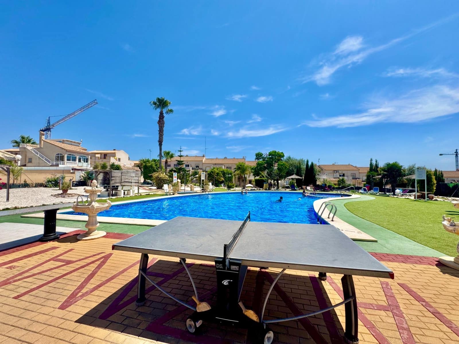 Chalet de 2 habitaciones en Orihuela Costa en venta con piscina garaje - 245.000 € (Ref: 9975833)