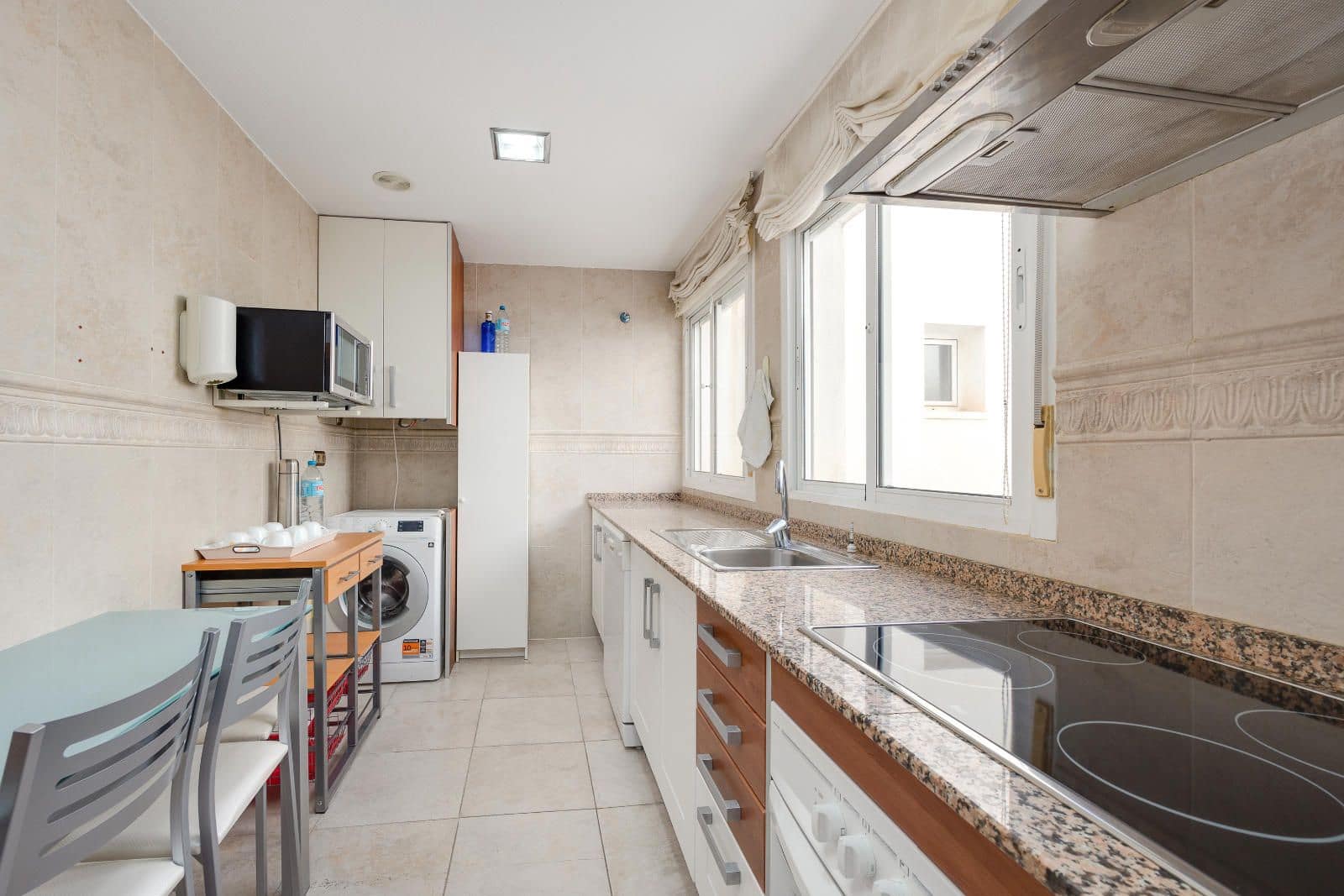 3 bedroom Penthouse for sale in Torrevieja with garage - € 310,969 (Ref: 9981081)