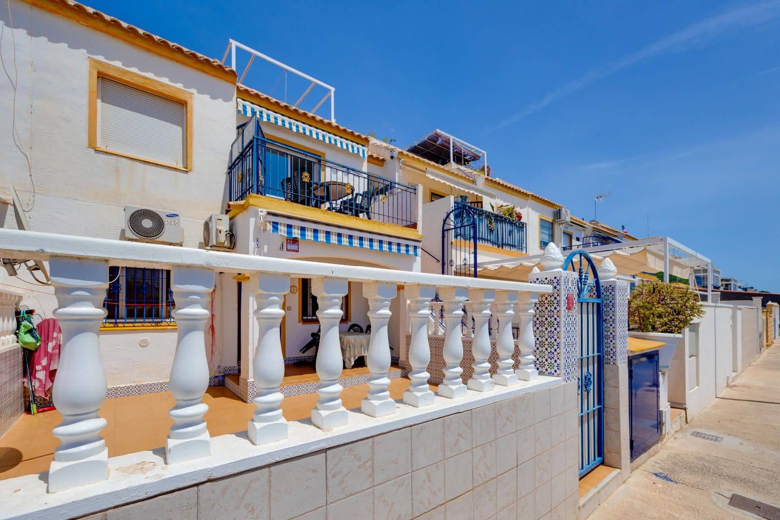 2 soverom Bungalow til salgs i Torrevieja med svømmebasseng - € 144 969 (Ref: 9981082)