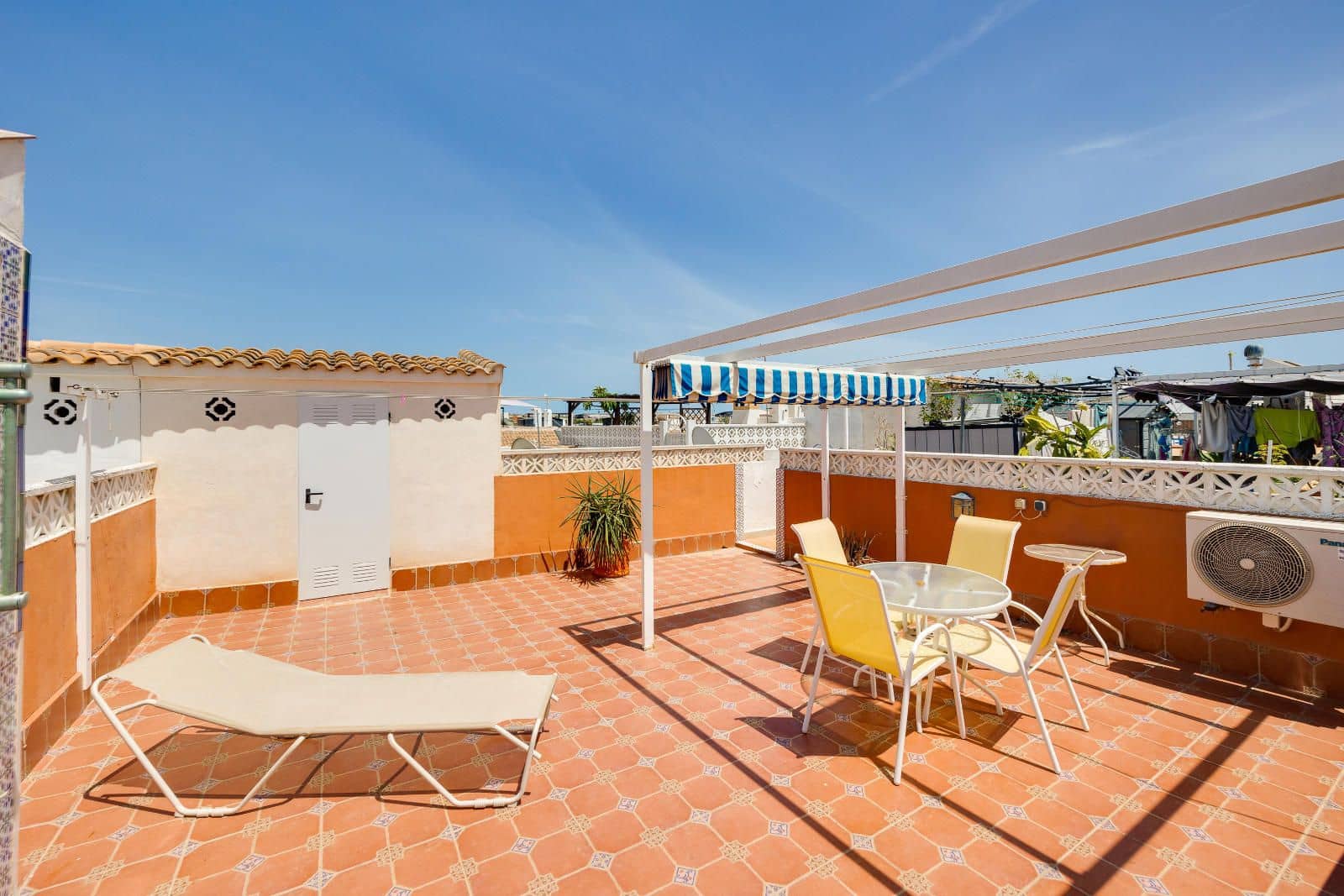 2 soverom Bungalow til salgs i Torrevieja med svømmebasseng - € 144 969 (Ref: 9981082)