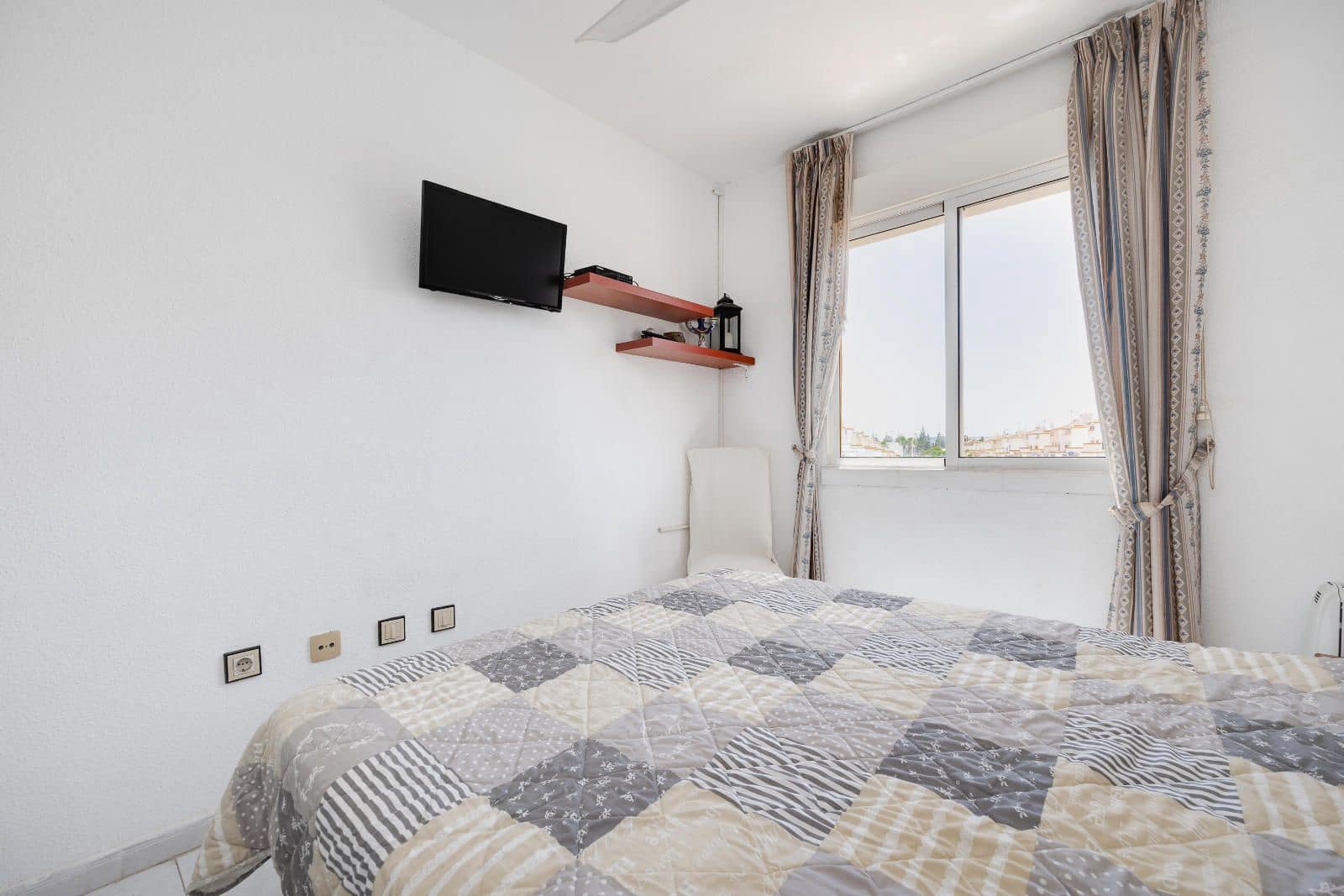 2 soverom Bungalow til salgs i Torrevieja med svømmebasseng - € 144 969 (Ref: 9981082)