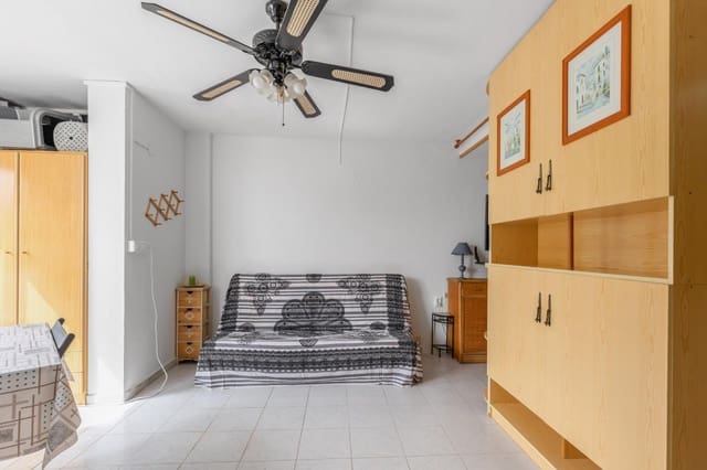Studio à vendre à Torrevieja avec piscine - 79 900 € (Ref: 9983913)