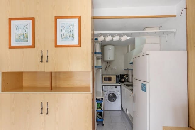 Studio à vendre à Torrevieja avec piscine - 79 900 € (Ref: 9983913)