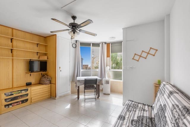 Studio à vendre à Torrevieja avec piscine - 79 900 € (Ref: 9983913)