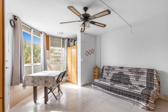 Studio à vendre à Torrevieja avec piscine - 79 900 € (Ref: 9983913)