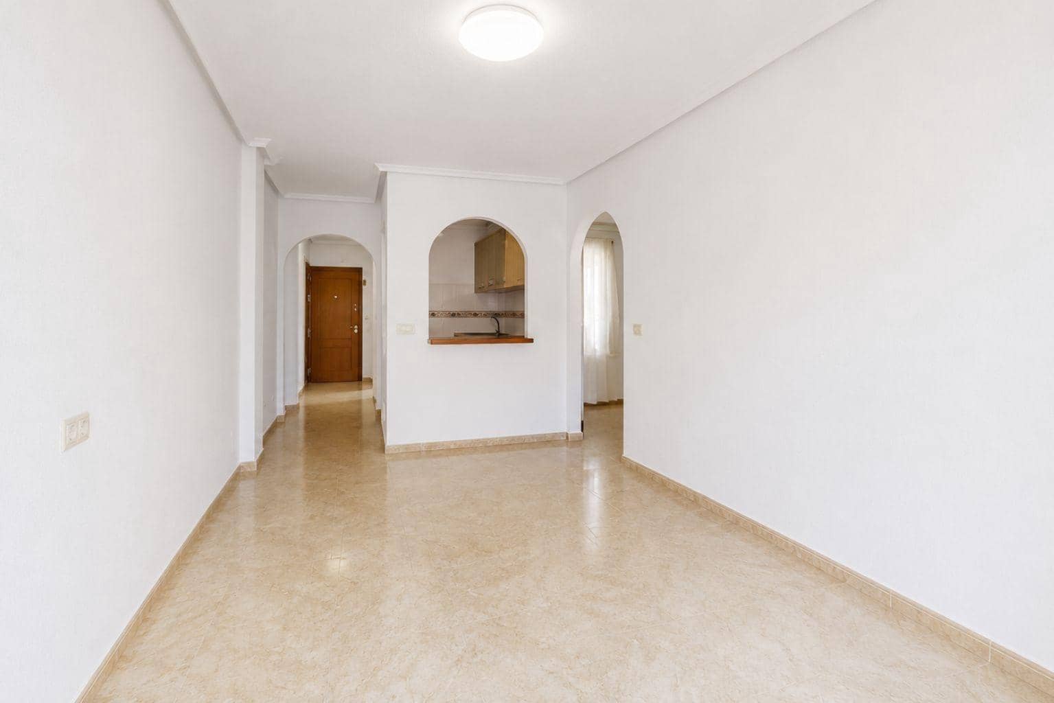 2 soverom Penthouse til salgs i Torrevieja med svømmebasseng - € 136 500 (Ref: 9983916)