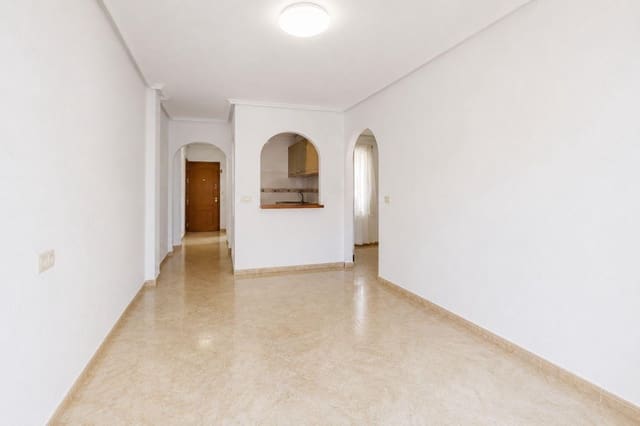 2 soverom Penthouse til salgs i Torrevieja med svømmebasseng - € 136 500 (Ref: 9983916)
