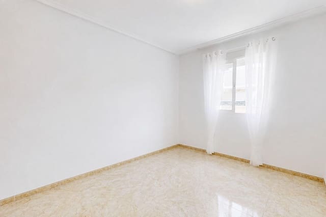2 soverom Penthouse til salgs i Torrevieja med svømmebasseng - € 136 500 (Ref: 9983916)
