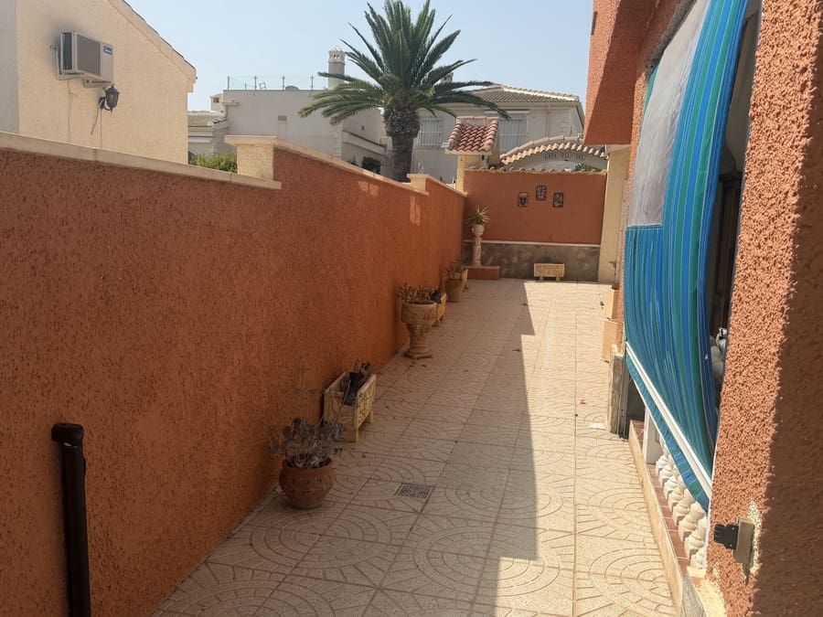4 soverom Villa til salgs i Ciudad Quesada med svømmebasseng - € 475 000 (Ref: 9984060)