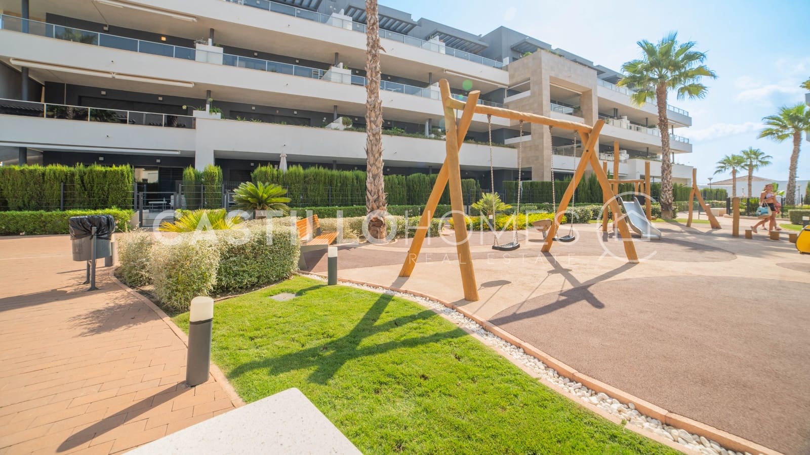 2 sypialnia Apartament na sprzedaż w Orihuela Costa z basenem garażem - 550 000 € (Ref: 9991978)