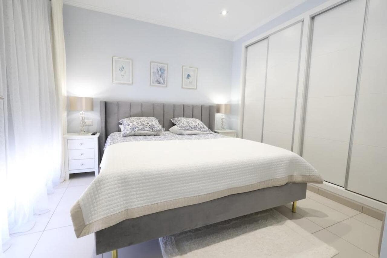 3 sypialnia Apartament na sprzedaż w Orihuela Costa z basenem garażem - 387 000 € (Ref: 9999340)