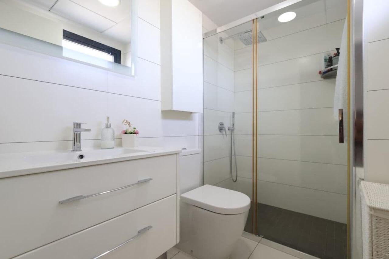 3 sypialnia Apartament na sprzedaż w Orihuela Costa z basenem garażem - 387 000 € (Ref: 9999340)