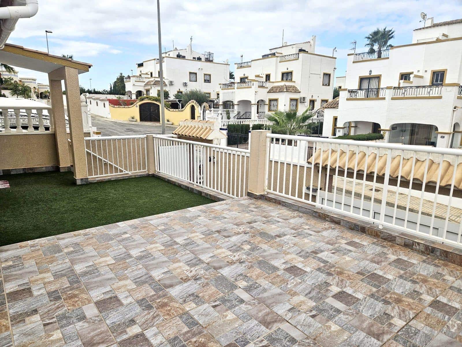 6 chambre Villa/Maison Mitoyenne à vendre à Orihuela Costa avec piscine garage - 280 000 € (Ref: 9999342)