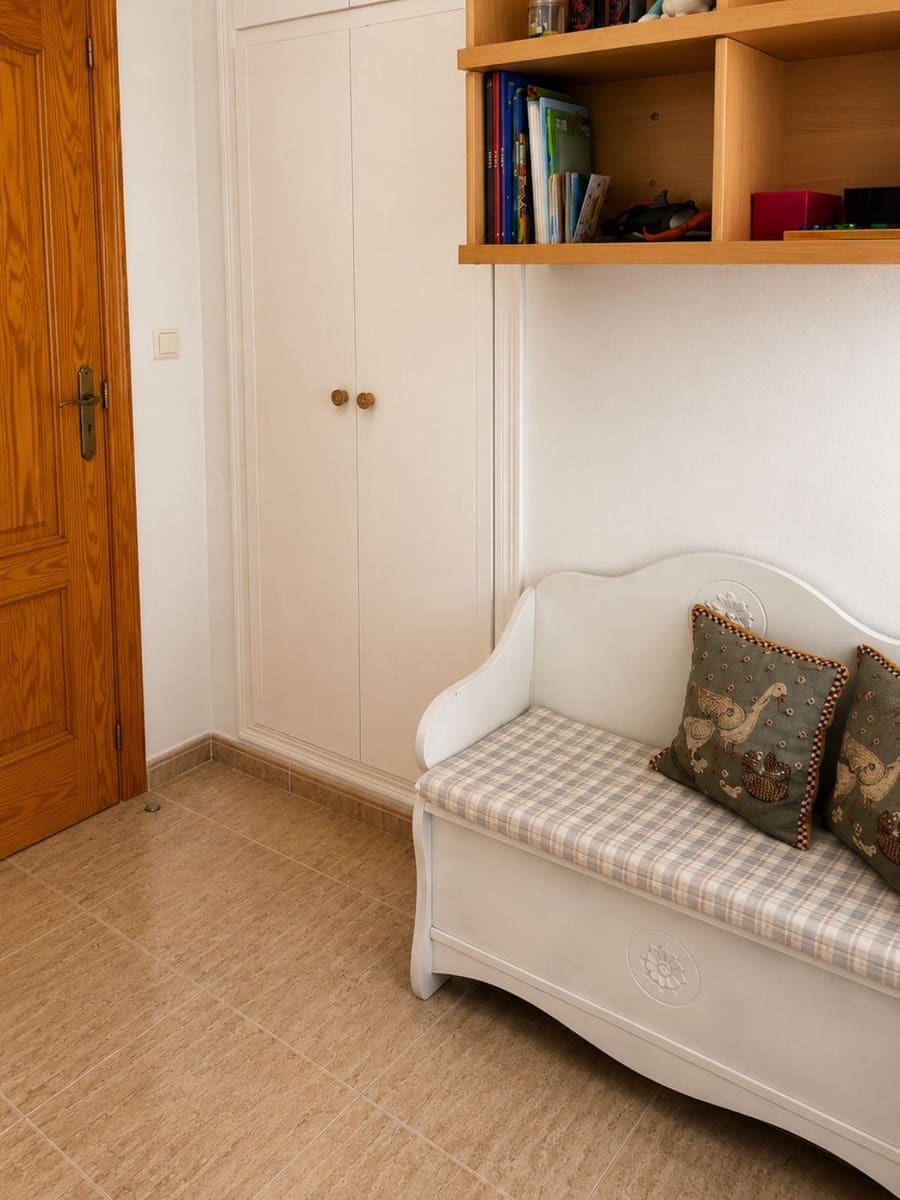 2 soverom Leilighet til salgs i Orihuela Costa med svømmebasseng garasje - € 295 000 (Ref: 9999348)
