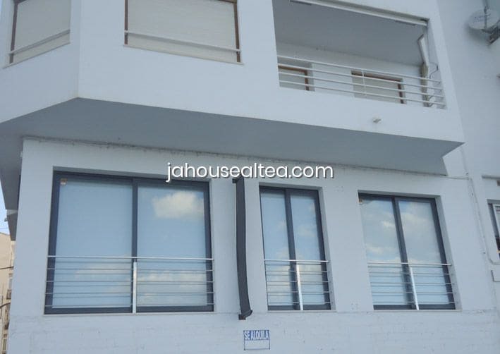 Commercial for sale in Altea with garage - € 450,000 (Ref: 4792506)