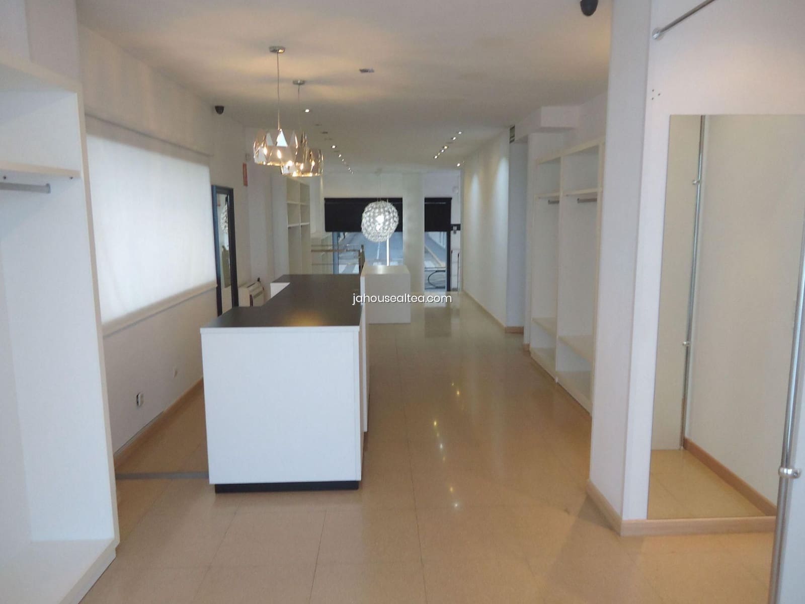 Commercial for sale in Altea with garage - € 450,000 (Ref: 4792506)