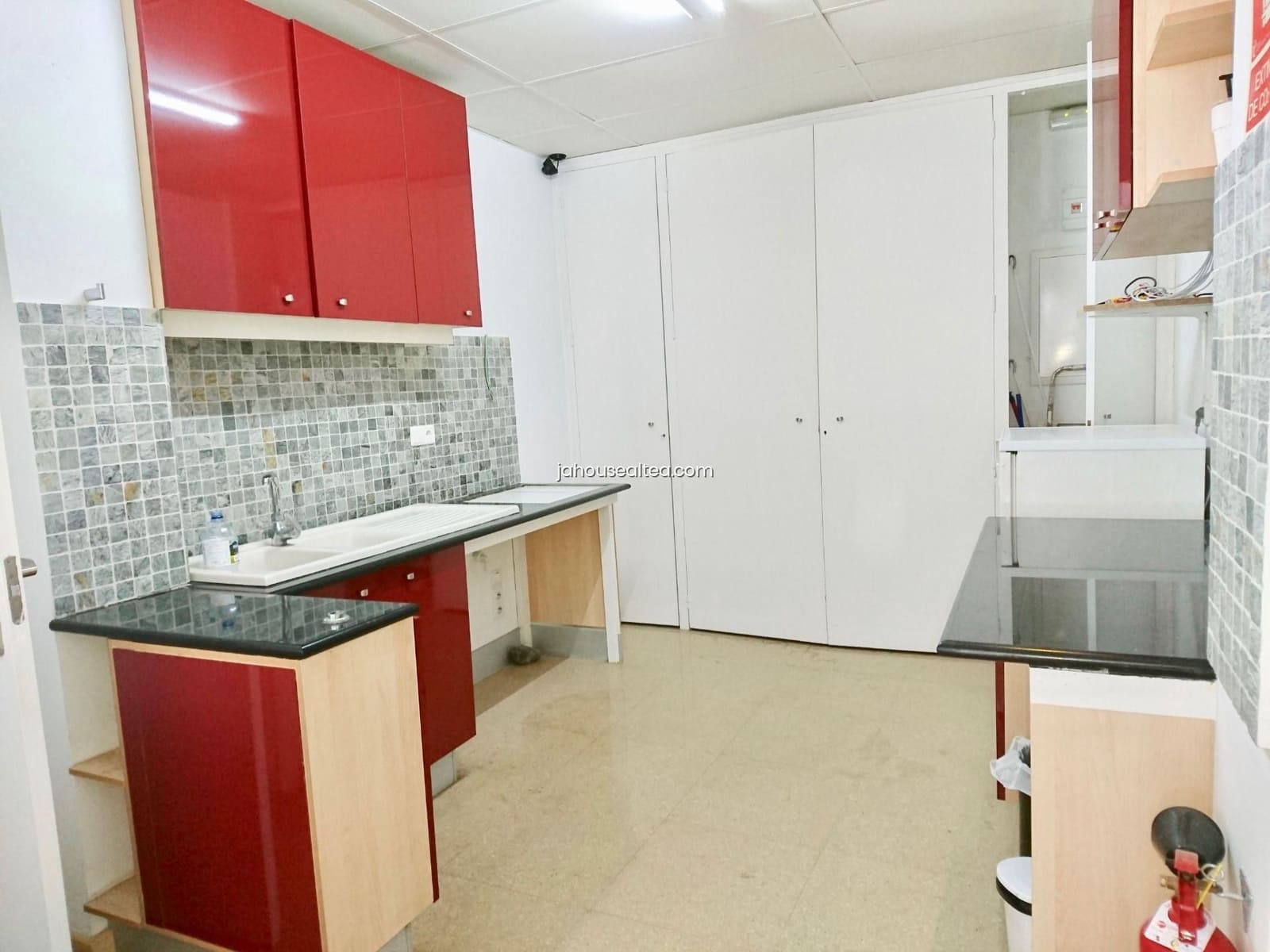 Commercial for sale in Altea with garage - € 450,000 (Ref: 4792506)