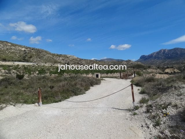 Undeveloped Land for sale in Jijona / Xixona - € 320,000 (Ref: 8626481)