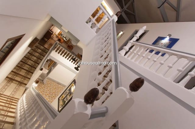 7 bedroom Hotel for sale in Altea - € 960,000 (Ref: 8654654)