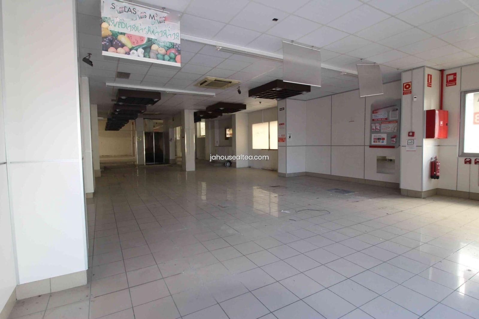 Commerciale in vendita in Altea con garage - 650.000 € (Rif: 8689064)