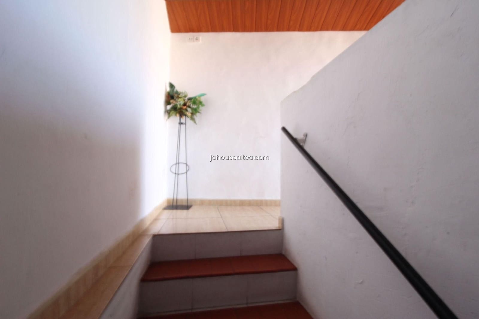 6 bedroom Townhouse for sale in Altea with garage - € 430,000 (Ref: 8689069)