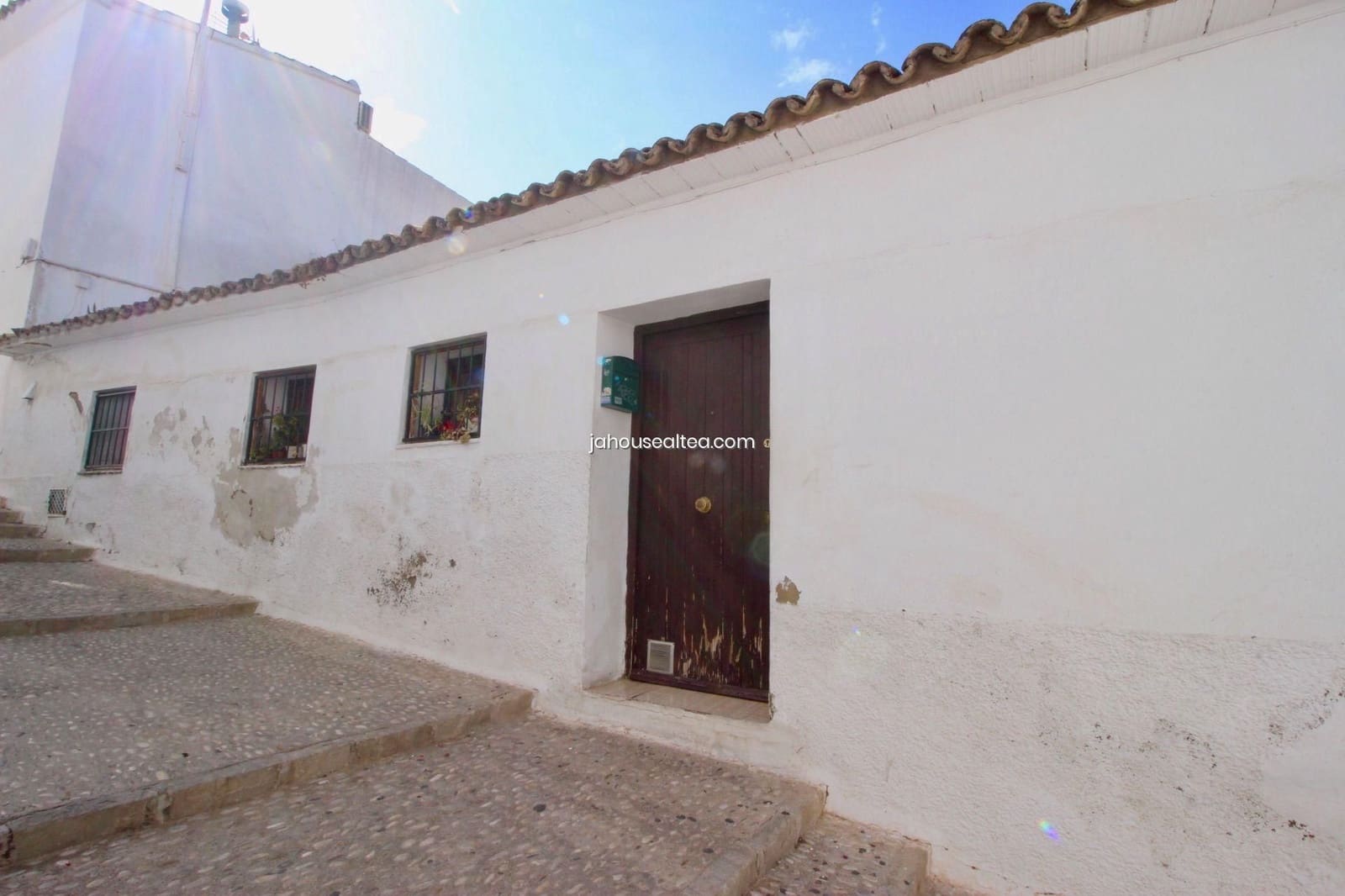 6 bedroom Townhouse for sale in Altea with garage - € 430,000 (Ref: 8689069)