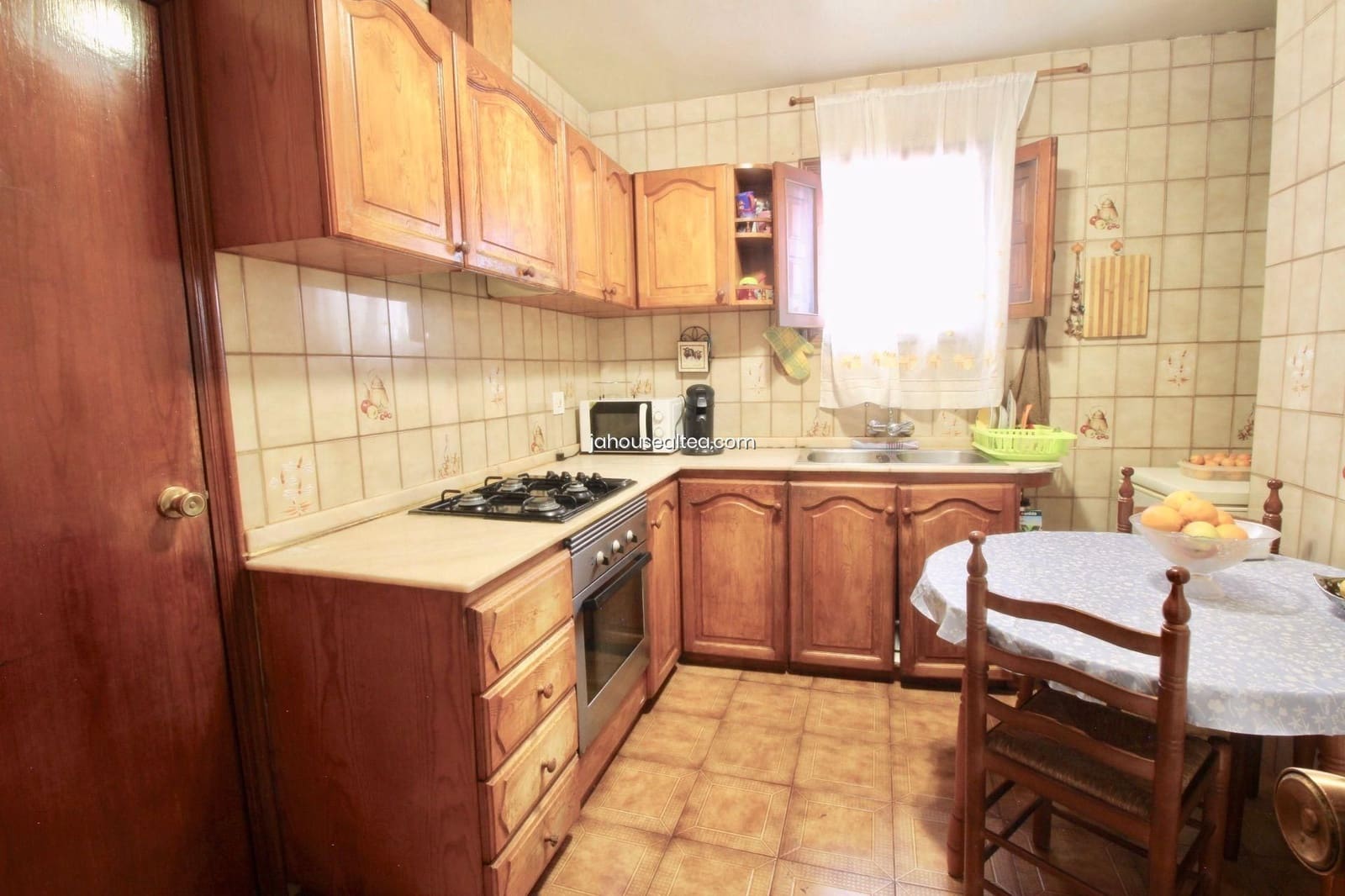 6 bedroom Townhouse for sale in Altea with garage - € 430,000 (Ref: 8689069)