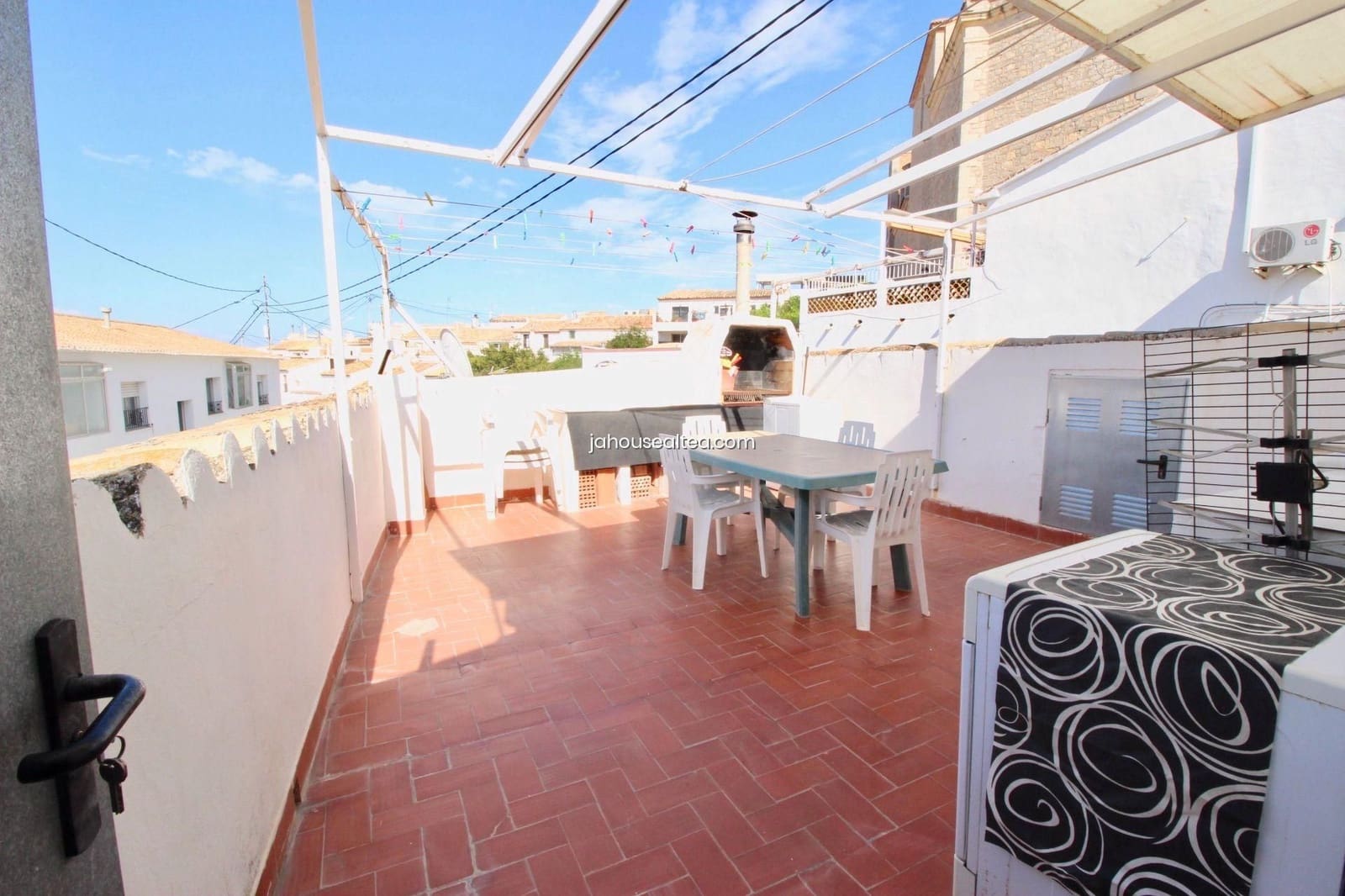 6 bedroom Townhouse for sale in Altea with garage - € 430,000 (Ref: 8689069)