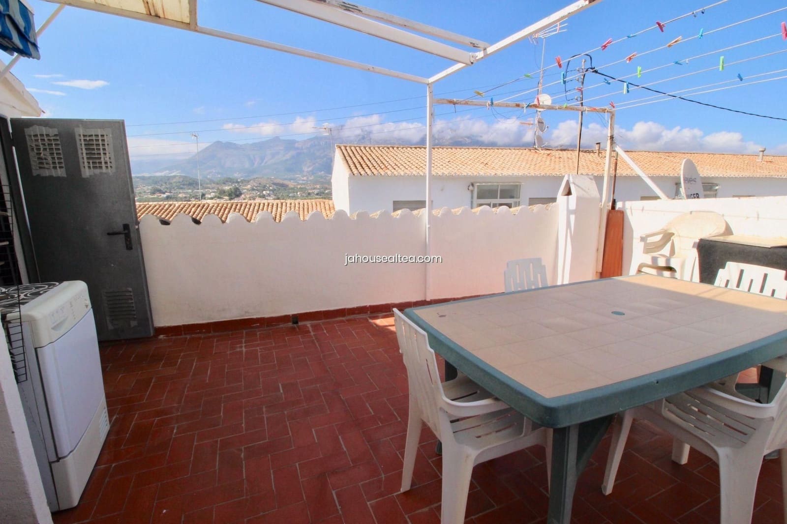 6 bedroom Townhouse for sale in Altea with garage - € 430,000 (Ref: 8689069)