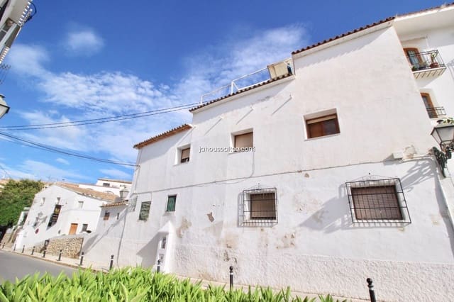 6 bedroom Townhouse for sale in Altea with garage - € 430,000 (Ref: 8689069)