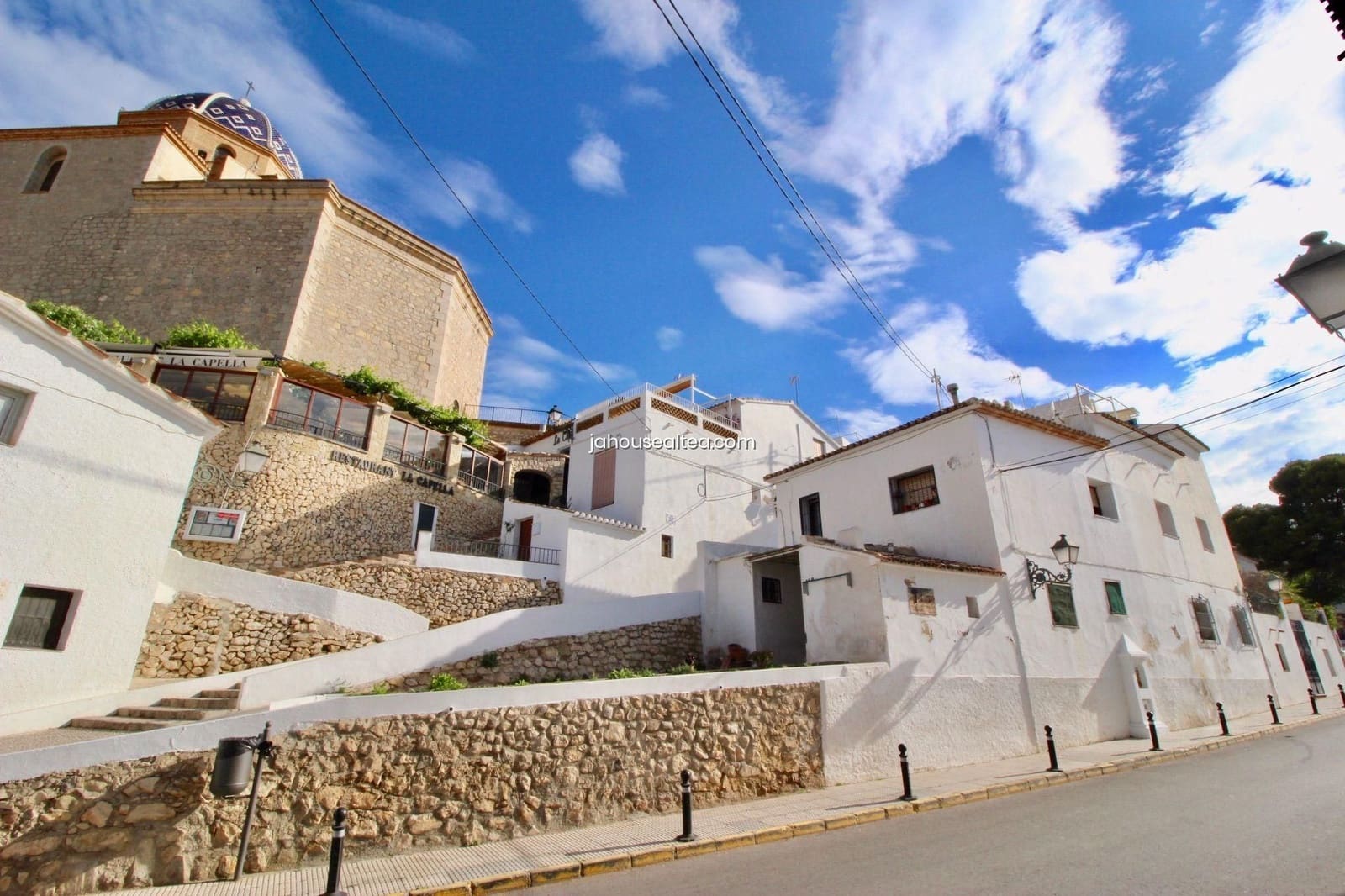 6 bedroom Townhouse for sale in Altea with garage - € 430,000 (Ref: 8689069)