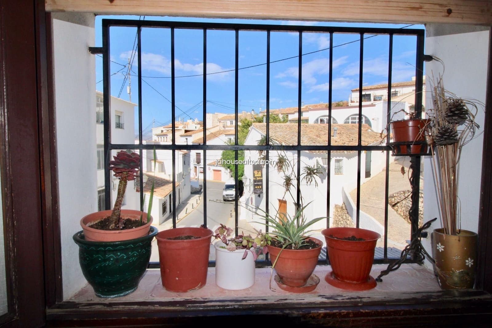 6 bedroom Townhouse for sale in Altea with garage - € 430,000 (Ref: 8689069)