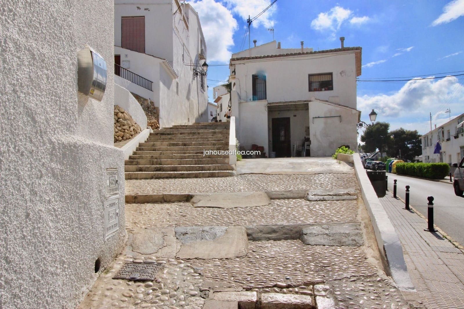 6 bedroom Townhouse for sale in Altea with garage - € 430,000 (Ref: 8689069)
