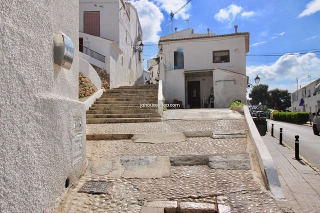 6 bedroom Townhouse for sale in Altea with garage - € 430,000 (Ref: 8689069)