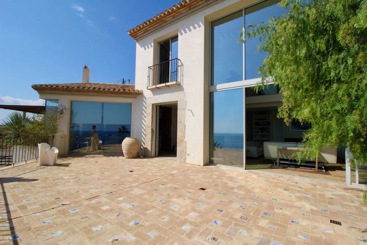 4 bedroom Villa for sale in Altea with pool - € 3,450,000 (Ref: 8737235)